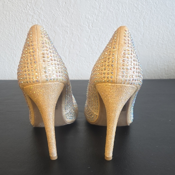 Kiss & Tell Golden Heels - Picture 4 of 9